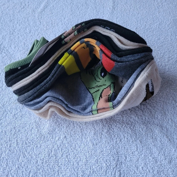 NWT Star Wars Mandalorian themed Grogu ankle socks 6 pairs large 3-9 - Picture 7 of 8